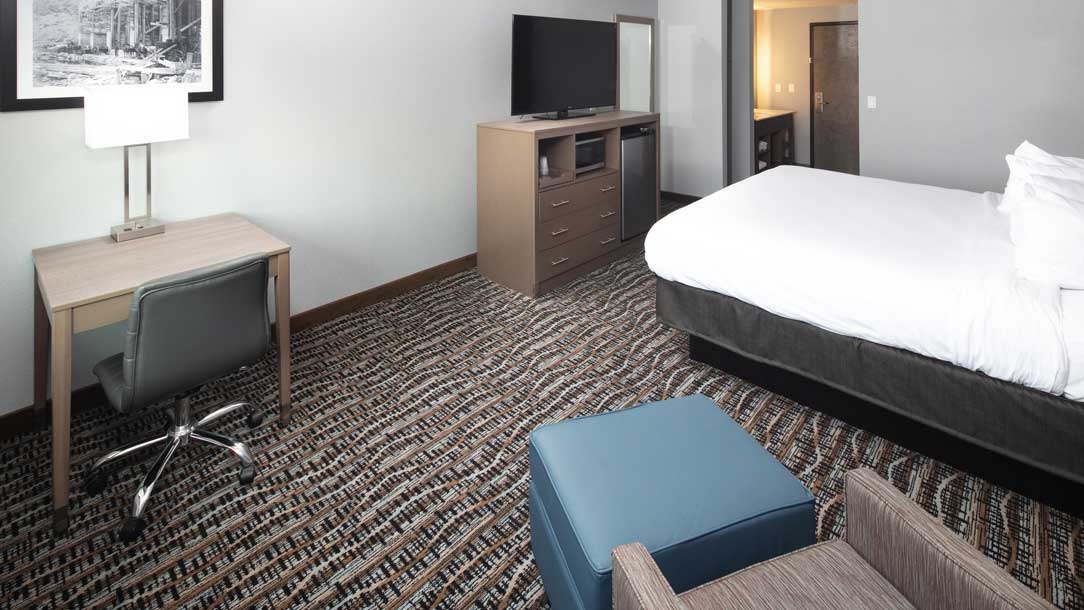 standard king guestroom